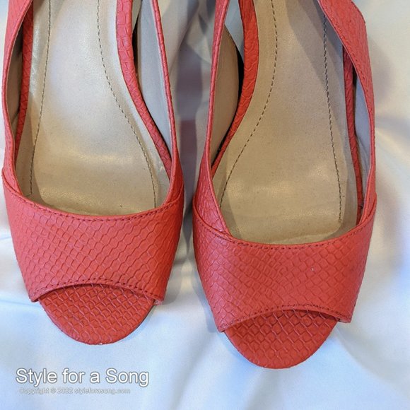 BCBGeneration Coral Peep Toe Slingback Wedge Heels 8.5 B - Picture 4 of 16